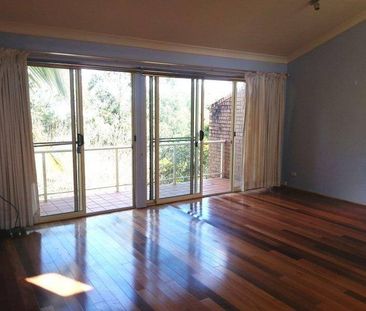 Town House with a Difference - Spacious Tri-Level + uninterrupted v... - Photo 2