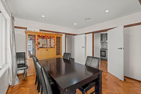 Warm & Spacious 3-Bedroom Family Home - Photo 4