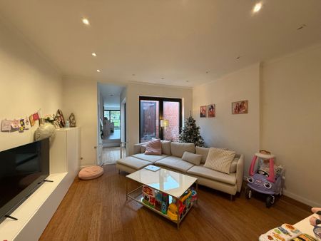 OORDEGEM - Gerenoveerde rijwoning met tuin. - Photo 2