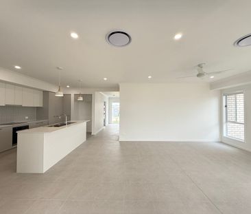 Brand New 4 Bed Family Home in Yarrabilba Available Now!! - Photo 3
