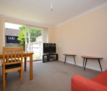 Courts Road, Reading RG6 7DJ - Photo 1