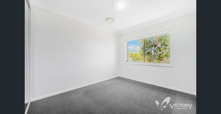 Near new double storey 4 bedroom house for rent in Box Hill - Photo 3