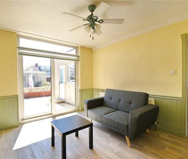 4 bedroom semi-detached house to rent - Photo 6