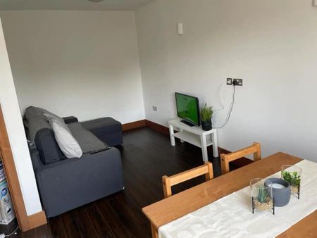 2 bedroom flat to rent - Photo 2