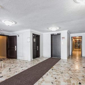 Superbe Appartement 3 Pièces Et Demie Situé Au Cœur De LaSalle! - Photo 2