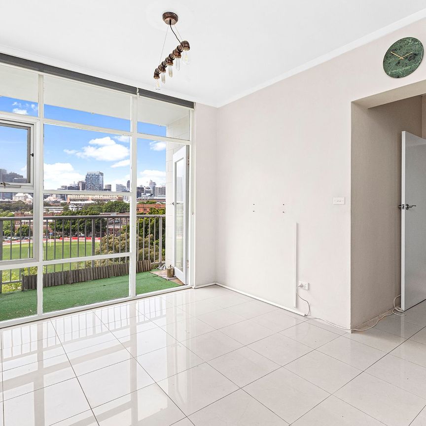 Two Bedroom Apartment with Sweeping City Views - Photo 1