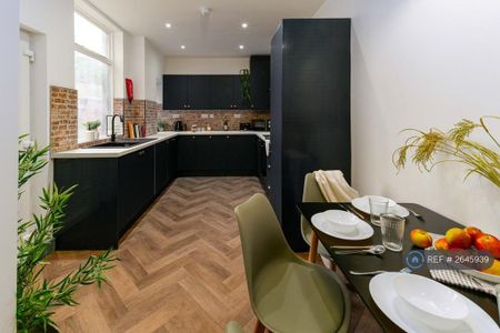 1 bedroom in a house share to rent - Photo 5