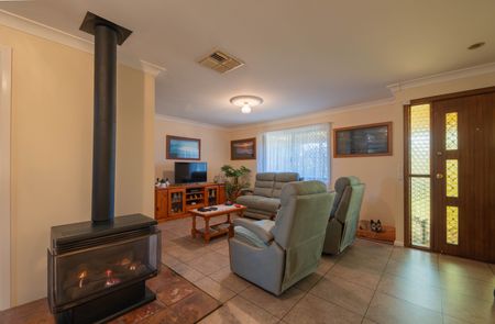 Ray White Forbes - (02) 68511411 - Photo 3