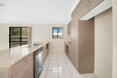 SPACIOUS FAMILY HOME WITH AIR CONDITONING - Photo 3