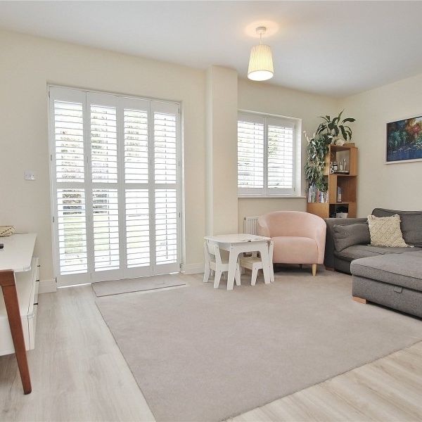 Brookwood Farm Drive, Woking - 3 bedrooms Property for lettings - Seymours - Photo 1