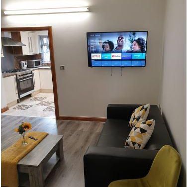 1 bedroom in a house share to rent - Photo 1