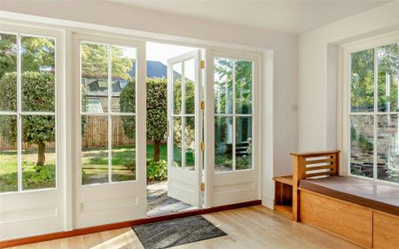 4 bedroom detached house to rent - Photo 2