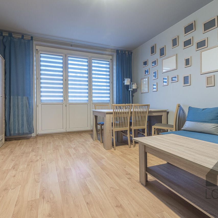 Piękne i wyposażone dwupokojowe mieszkanie na osiedlu Stałym w Jaworznie do wynajęcia | Spacer 3D - Photo 1