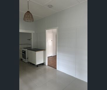 One Bedroom Unit walking distance to the City! - Photo 6