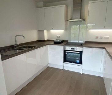 A stylish and modern apartment situated in vibrant Ashford. - Photo 6