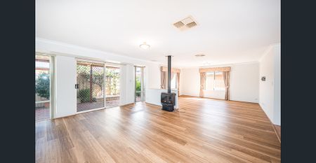 Solar-powered energy-efficient home! - Photo 3