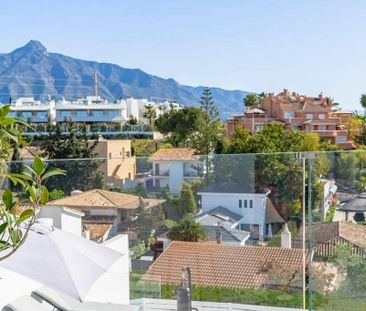 3 bedroom luxury Villa for rent in Nueva Andalucia, Andalusia - Photo 4