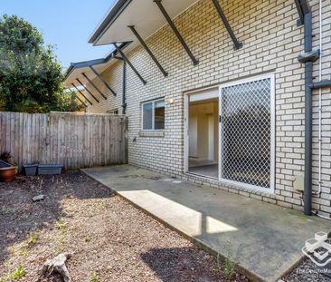 3 bed Townhouse, Garage & Carport - Photo 5
