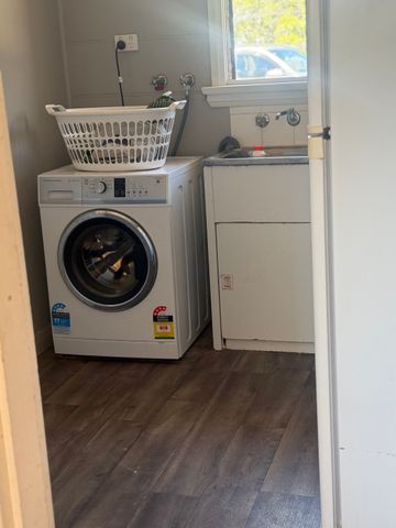 Lovely Banks - Photo 5