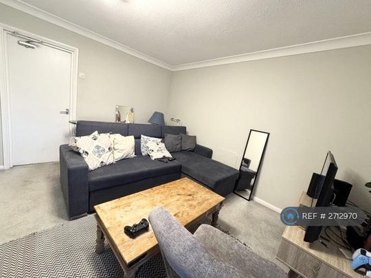1 bedroom in a house share to rent - Photo 1