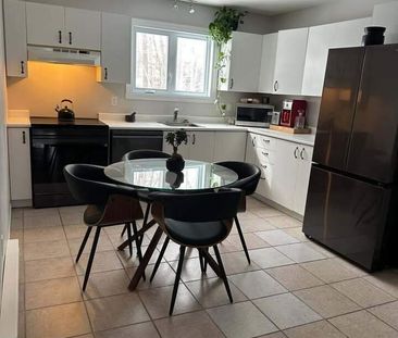 3 CH - 1 SDB - Québec - $1,425 /mo - Photo 1