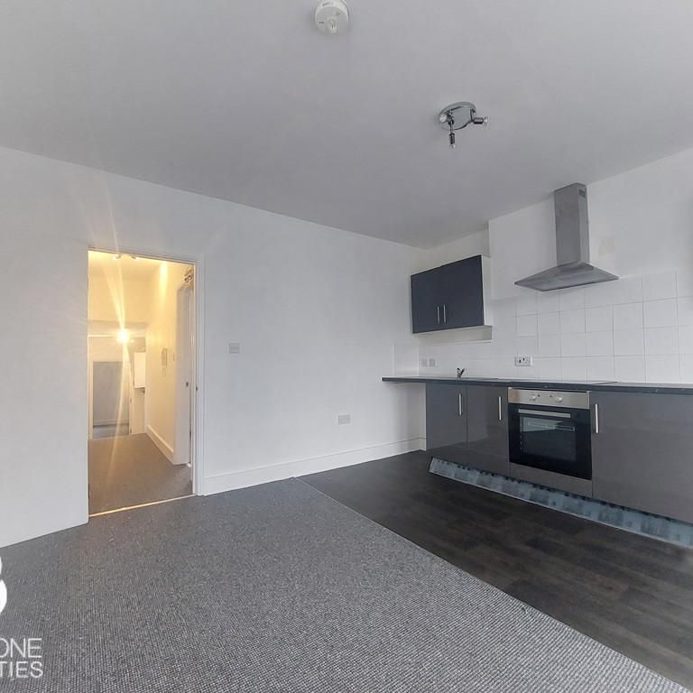 2 bedroom flat to rent - Photo 1