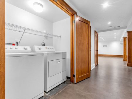 For Lease - 2 Park (Basement) Avenue, Toronto, Ontario - Photo 2