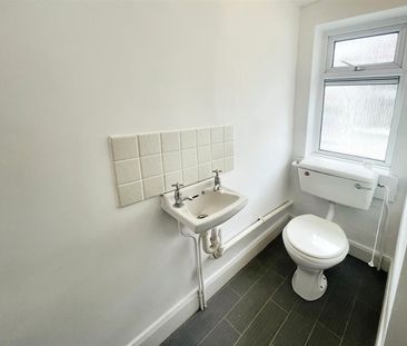 3 Bedroom House for rent in Crecy Avenue, Doncaster - Photo 4