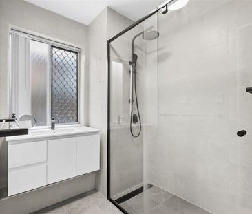Updated 2-Bed Unit Near Westfield & Transport (6-Month Lease) - Photo 6