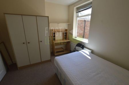 4 bedroom terraced house to rent - Photo 5