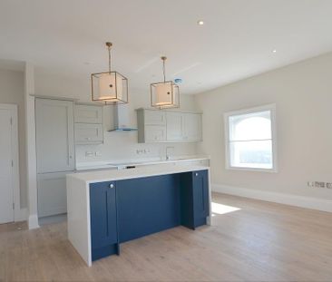 2 bedroom penthouse to rent - Photo 3