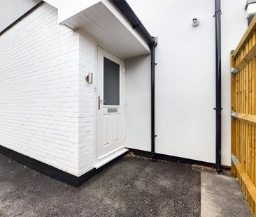 3 bedroom apartment to rent - Photo 2