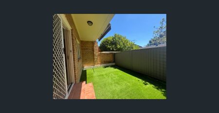 Spacious Ground Floor Townhouse - Photo 5
