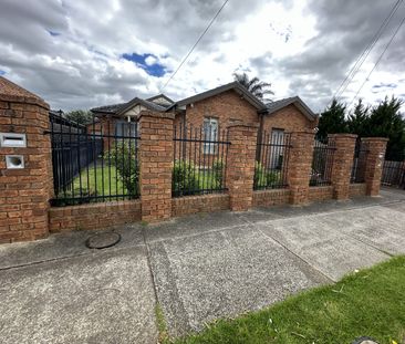 A Chic, Spacious Unit You’ll Instantly Call Home - Photo 2