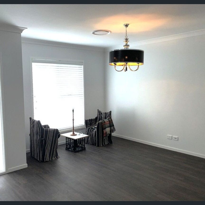 Modern family home - Photo 1