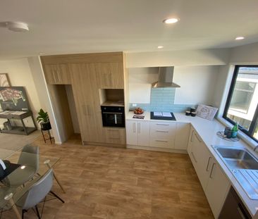 MANGERE BRIDGE, 4 BEDROOMS( ($100 Free gift voucher for signup befo... - Photo 2