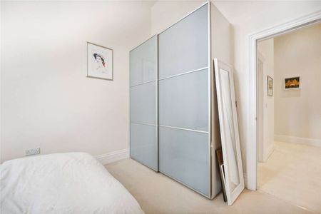 A beautifully presented one bedroom spacious flat, minutes from Battersea Park. - Photo 5