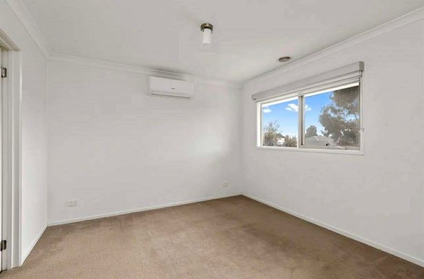 Point Cook - Photo 1