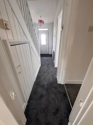 3 Bed Terraced House, Sewall Highway, CV6 - Photo 2