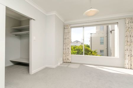 Charming Apartment - Photo 5