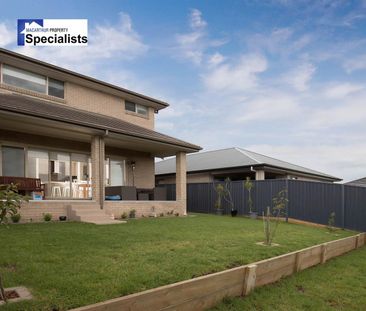 8 BUCKINGHAM LOOP, ORAN PARK - Photo 2