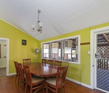 TOP FLOOR 3 BED UNIT - GREAT CITY LOCATION! - Photo 2