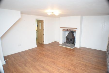 2 bedroom end of terrace house to rent - Photo 3