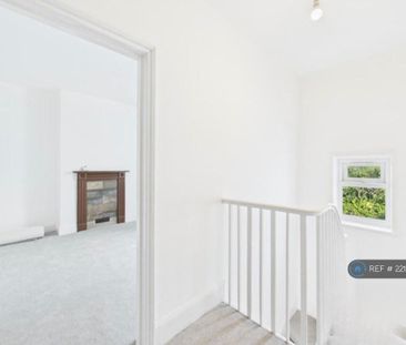 4 bedroom terraced house to rent - Photo 3