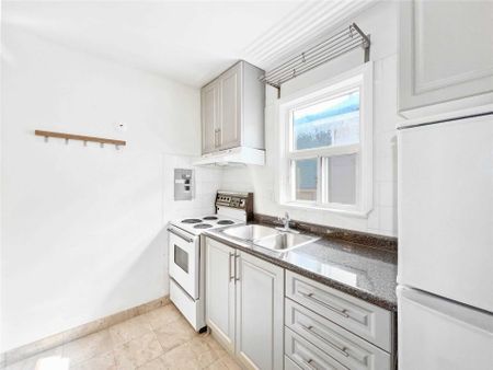 For Lease - 116 Eastwood Road Unit# 2, Toronto, Ontario - Photo 3