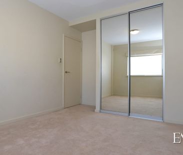 Luxury Riverside Living - Photo 4