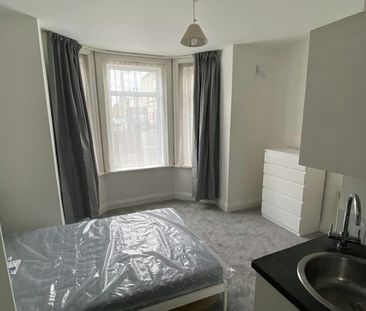 Studio flat to rent on - Photo 2