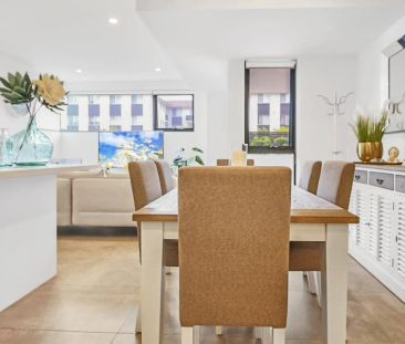 Gorgeous, Contemporary Apartment For Lease - Photo 6