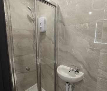 Studio Flat, Drakewood Road, SW16 - Photo 1