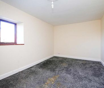 4 bedroom detached house to rent - Photo 2